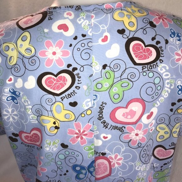 HQ Scrub Smell the flowers Hearts Butterflys Scrub No Size Tag 3 Pocket Raglan - Picture 5 of 11